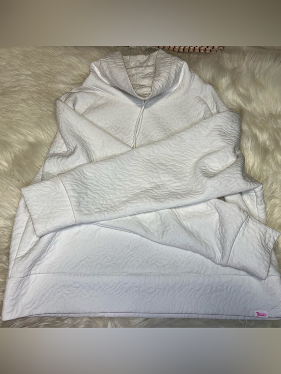 Juicy Couture Tops - Juicy couture printed sweatshirt